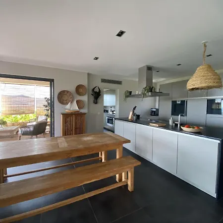 Magnifique Vue Mer Avec Piscine A Debordement Et Pool House Vila *
